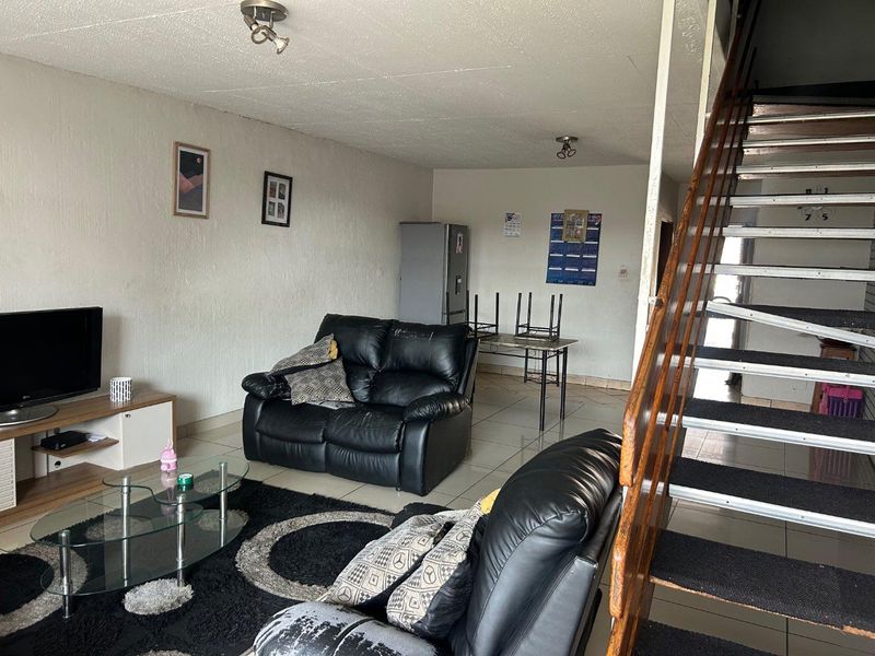 3 Bedroom Apartment in Proclamation Hill - Photo 5