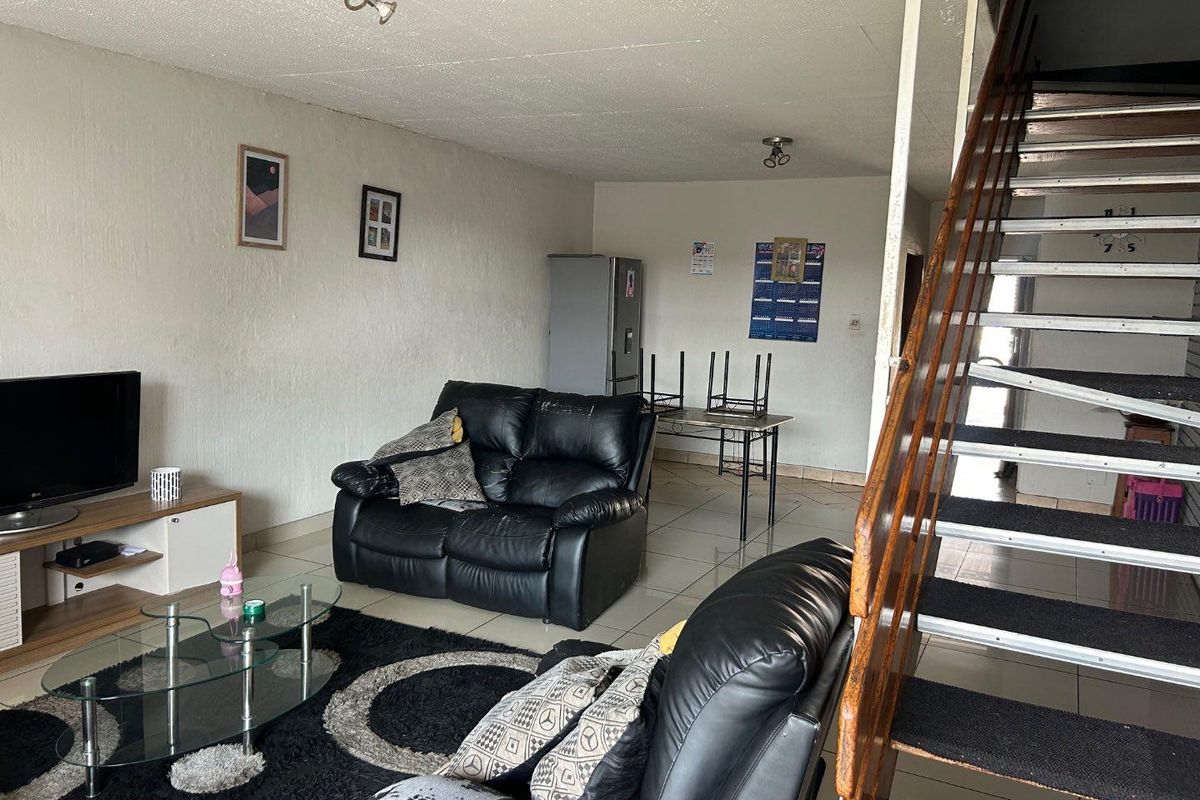 3 Bedroom Apartment in Proclamation Hill - Photo 5