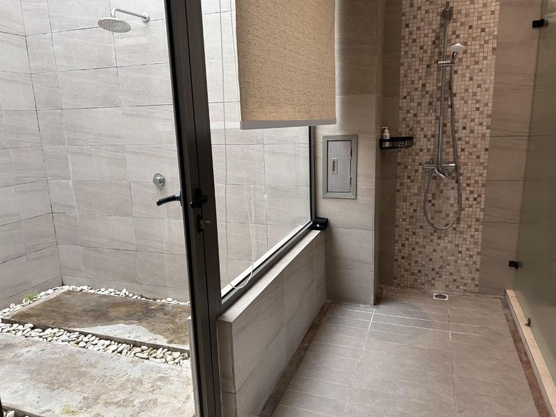 4-Bedroom Duplex Family Home with Swimming Pool - Photo 10
