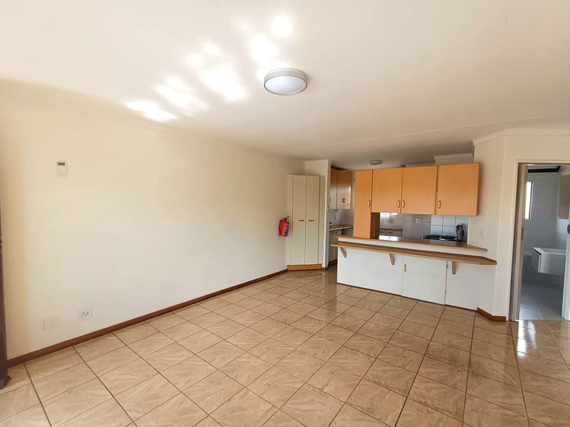 Charming Lock-Up-And-Go starter unit in a well located complex - Photo 4