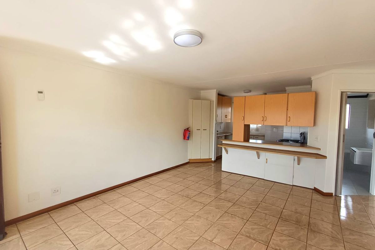 Charming Lock-Up-And-Go starter unit in a well located complex - Photo 4