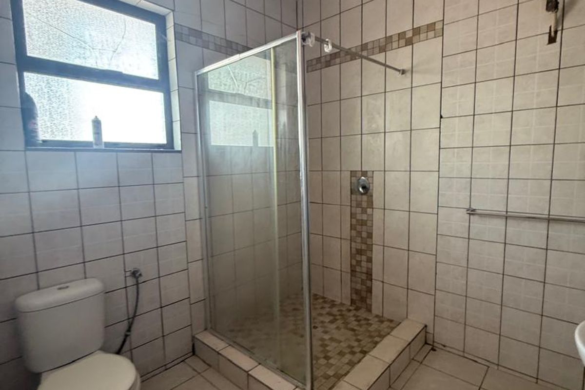 Own the view, own the lifestyle. - Photo 4