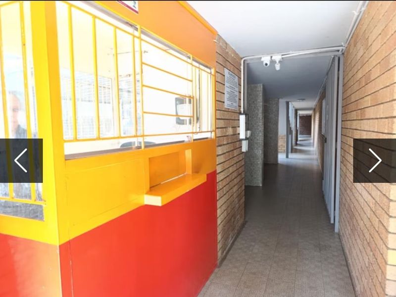 **Charming 2-Bedrooms m Flat in the Heart of Sunnyside** - Photo 4