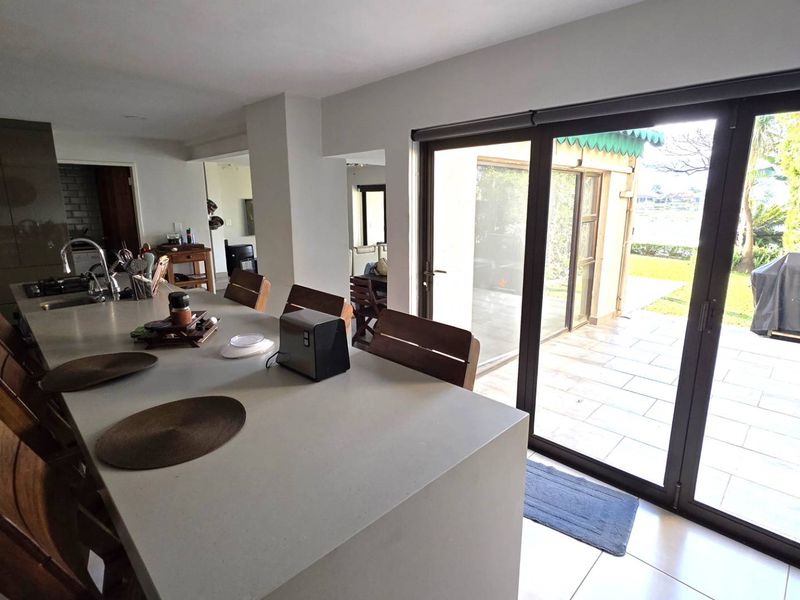 3 Bedroom 4 Bathroom Water Front Furnished Townhouse - Photo 5