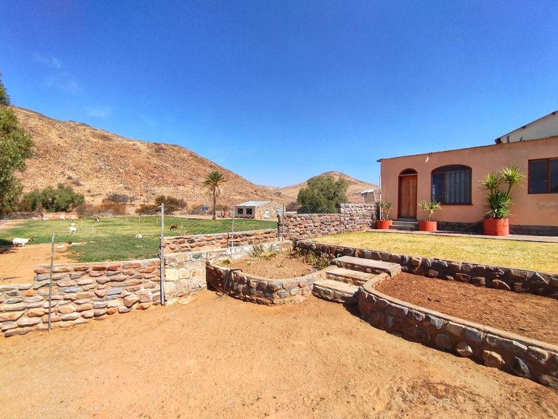 GORGEOUS TOURISM / HUNTING / LIVESTOCK FARM FOR SALE NEAR HELMERINGHAUSEN - NAMIBIA - Photo 2