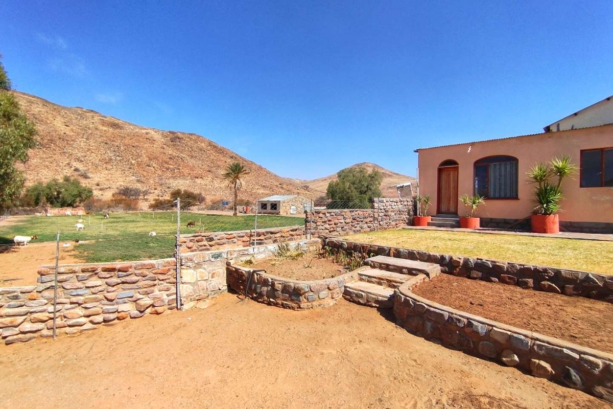 GORGEOUS TOURISM / HUNTING / LIVESTOCK FARM FOR SALE NEAR HELMERINGHAUSEN - NAMIBIA - Photo 2