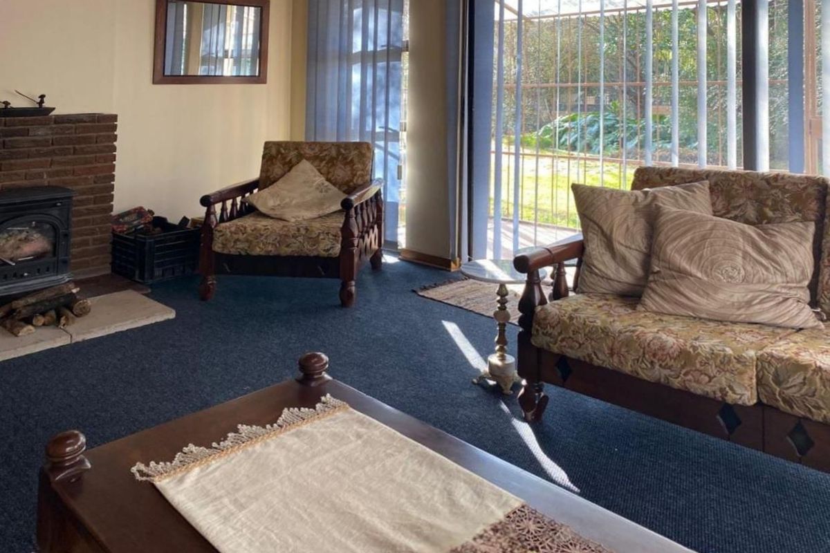 **Captivating Four-Bedroom Home in Ladybrand: Your Dream Lifestyle Awaits!** - Photo 2
