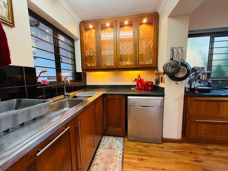 HENDRA - LOW MAINTENANCE, 429m2 WELL LOVED HOME WITH GARDEN COTTAGE - Photo 7
