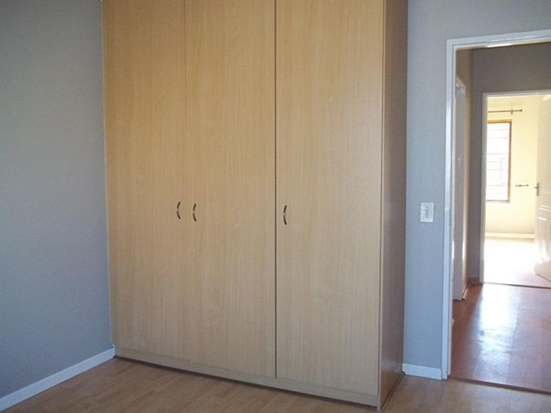 Modern 2 Bedroom, 1 Bathroom Apartment for Sale in Sunninghill - Photo 9
