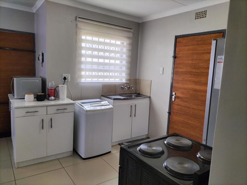 Clayville Ext 79- R 1 209 000 Lovely Family Home - Photo 10