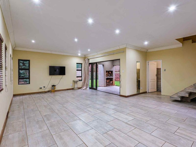 Endless potential in Val de Grace - Photo 5