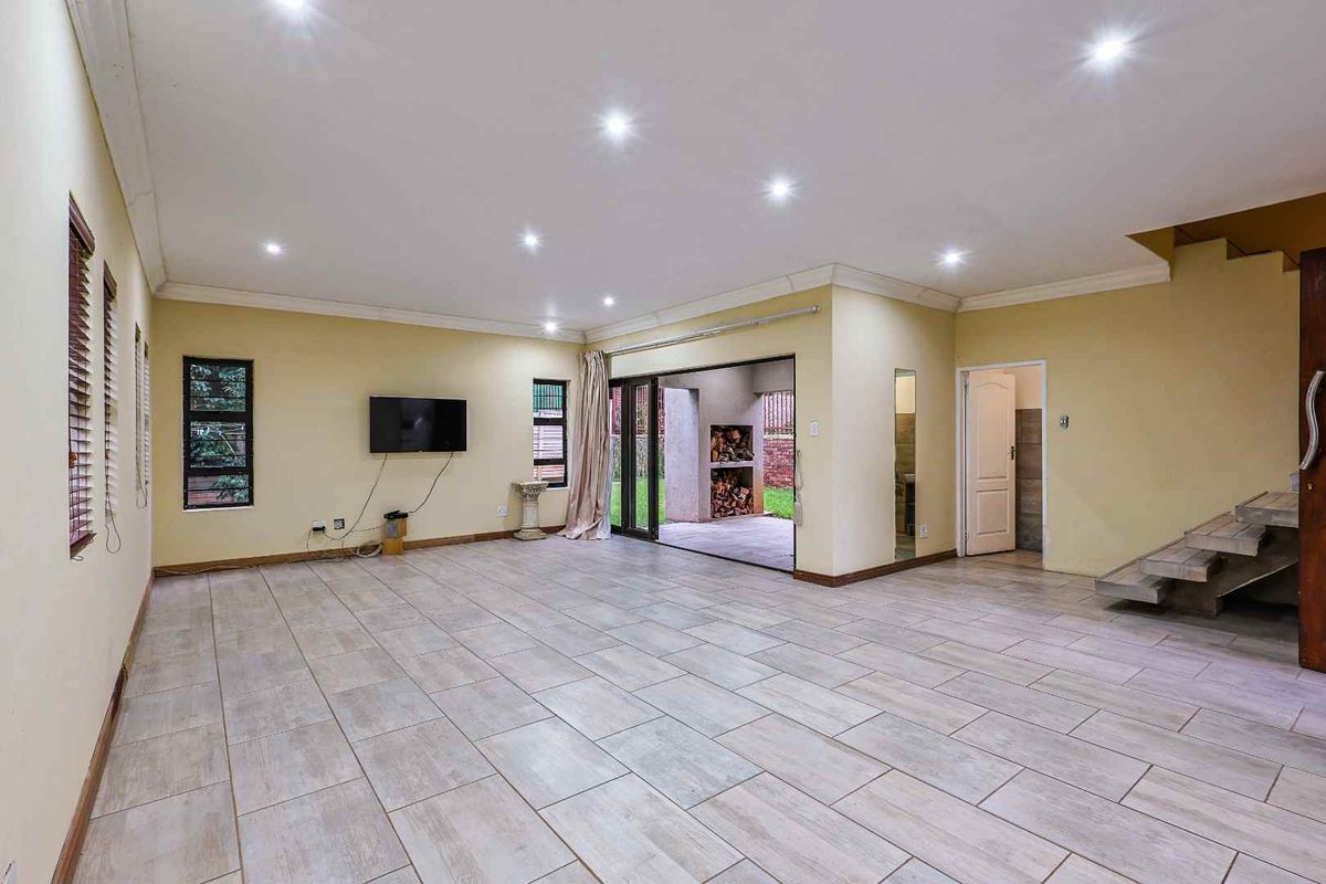 Endless potential in Val de Grace - Photo 5