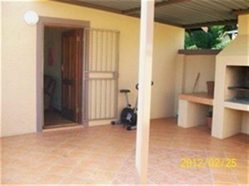 Lovely 2 bedroom top unit in La Montagne - Photo 2