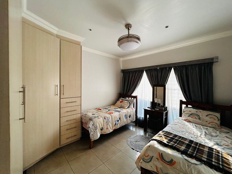 Charming 4-Bed Home in Quiet Old Vaalpark - Photo 9