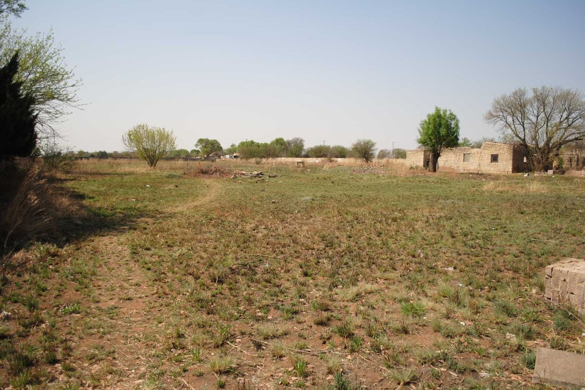 Spacious Prime Site for development - Photo 2