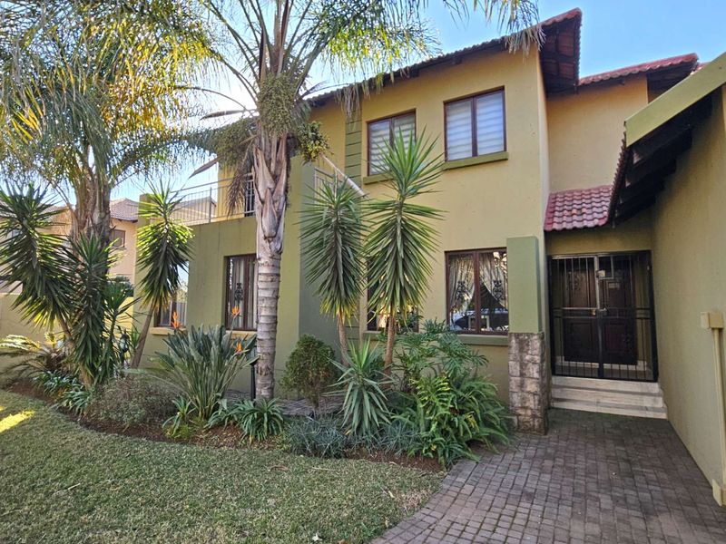 4 Bedroom Family Home With Pool In Melodie Hartbeespoort - Photo 2