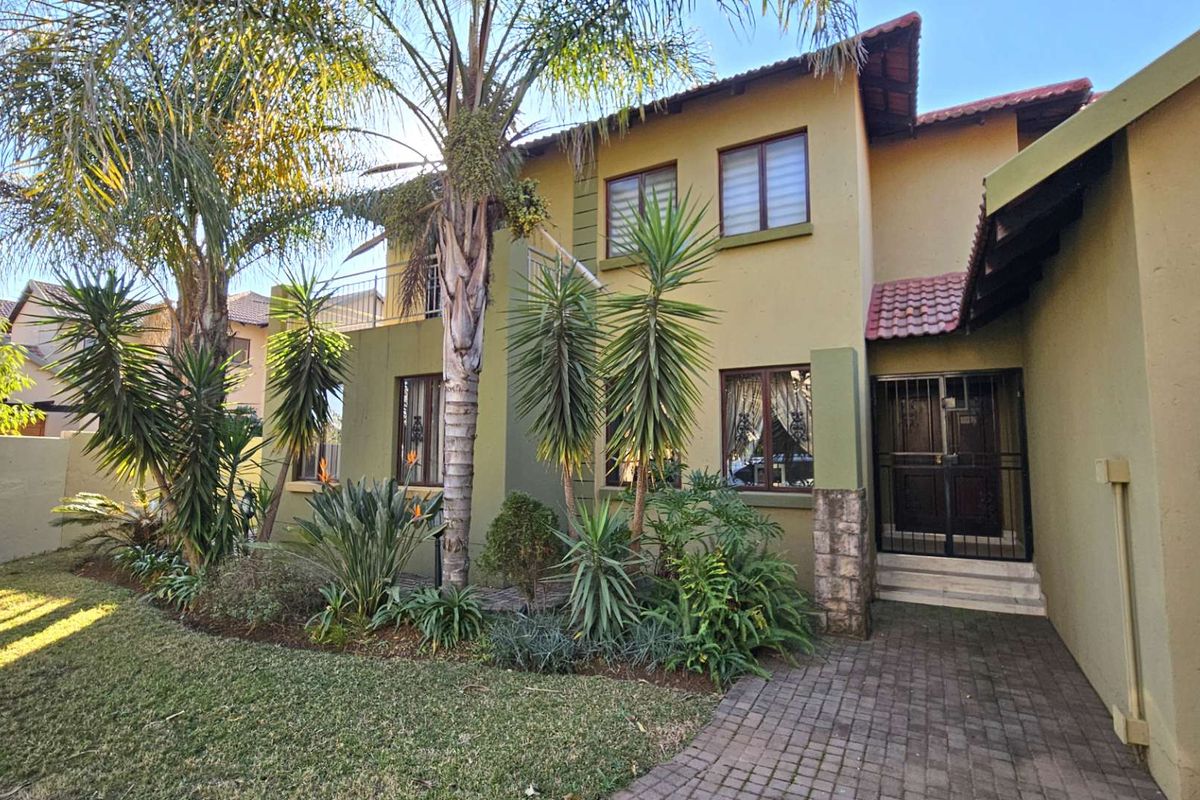 4 Bedroom Family Home With Pool In Melodie Hartbeespoort - Photo 2