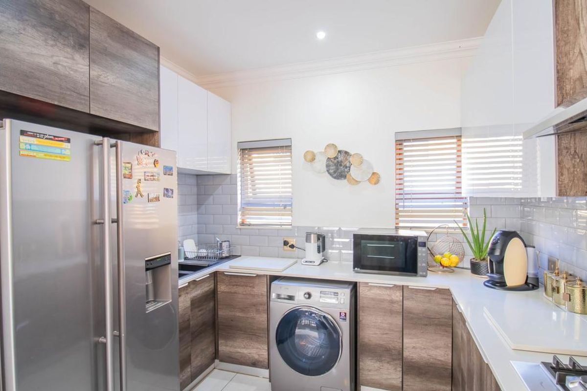 3-Bedroom, 2 Bathroom House in San Vincenzo - Photo 4