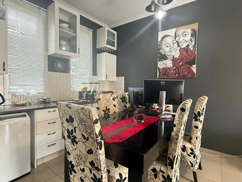 Beautifully Maintained Apartment - Photo 4