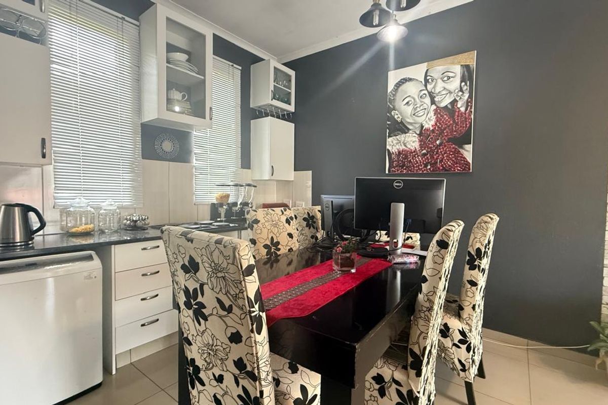 Beautifully Maintained Apartment - Photo 4