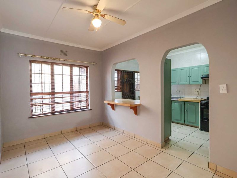 Spacious 3 Bedroom Facebrick Simplex With Entertainment Area & Splash Pool - Photo 9