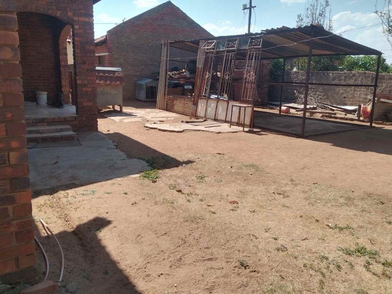 3 bedrooms house for sale in Soshanguve HH - Photo 3