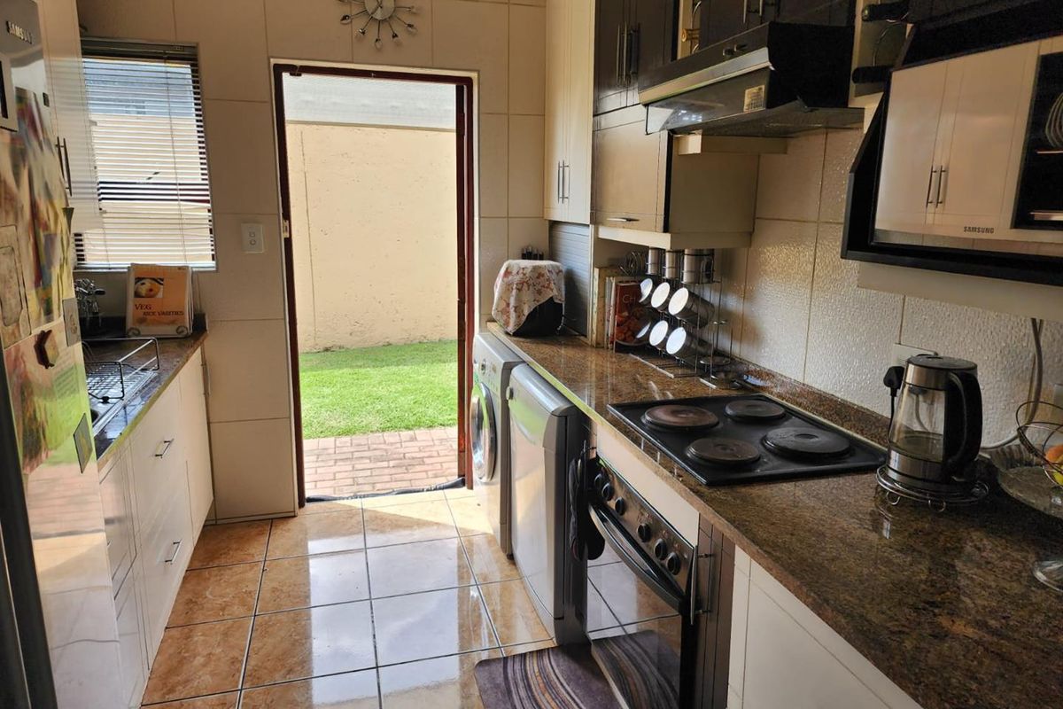 Discover Comfort & Security in This Ormonde Gem - Photo 4