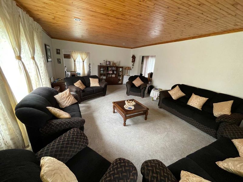 5 Bedroom Spacious Family Home - Photo 5