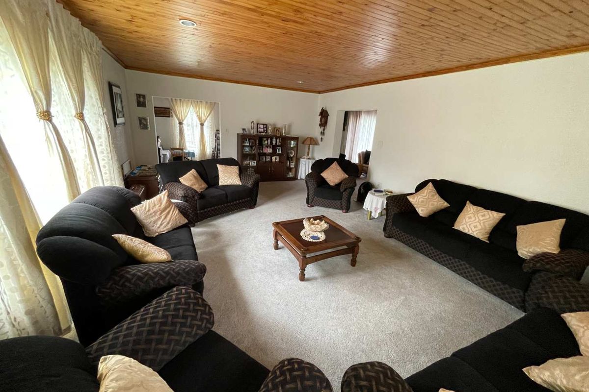 5 Bedroom Spacious Family Home - Photo 5