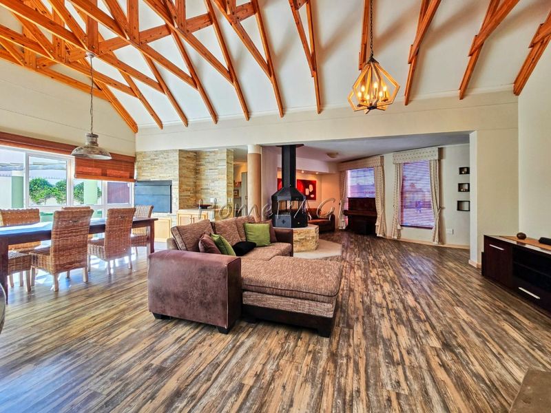 Meersig, Walvis Bay:  BEAUTIFUL, MODERN 5 Bedr home in POPULAR AREA - Photo 10