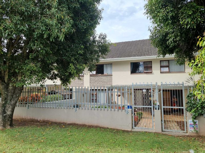 Well Positioned, Corner Apartment  In Beacon Bay - Photo 3