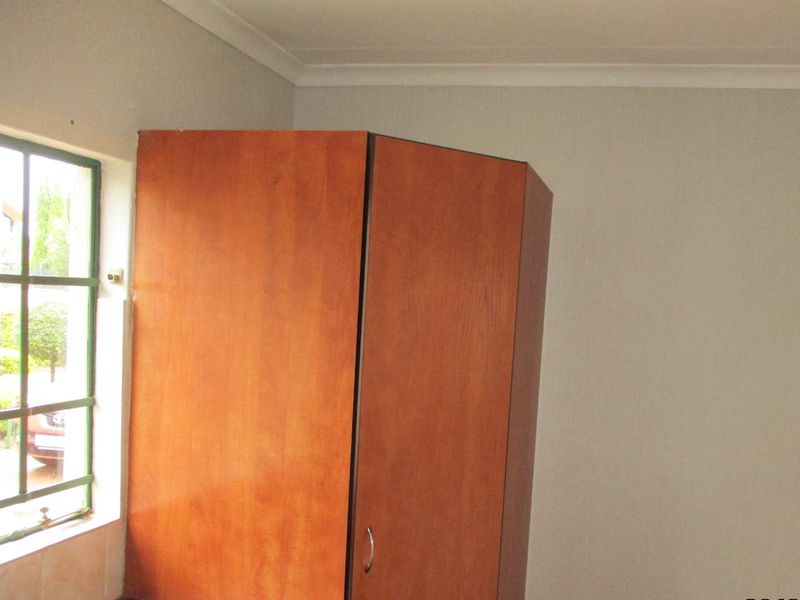 FAMILY HOME FOR SALE IN SECURE ESTATE - Photo 4