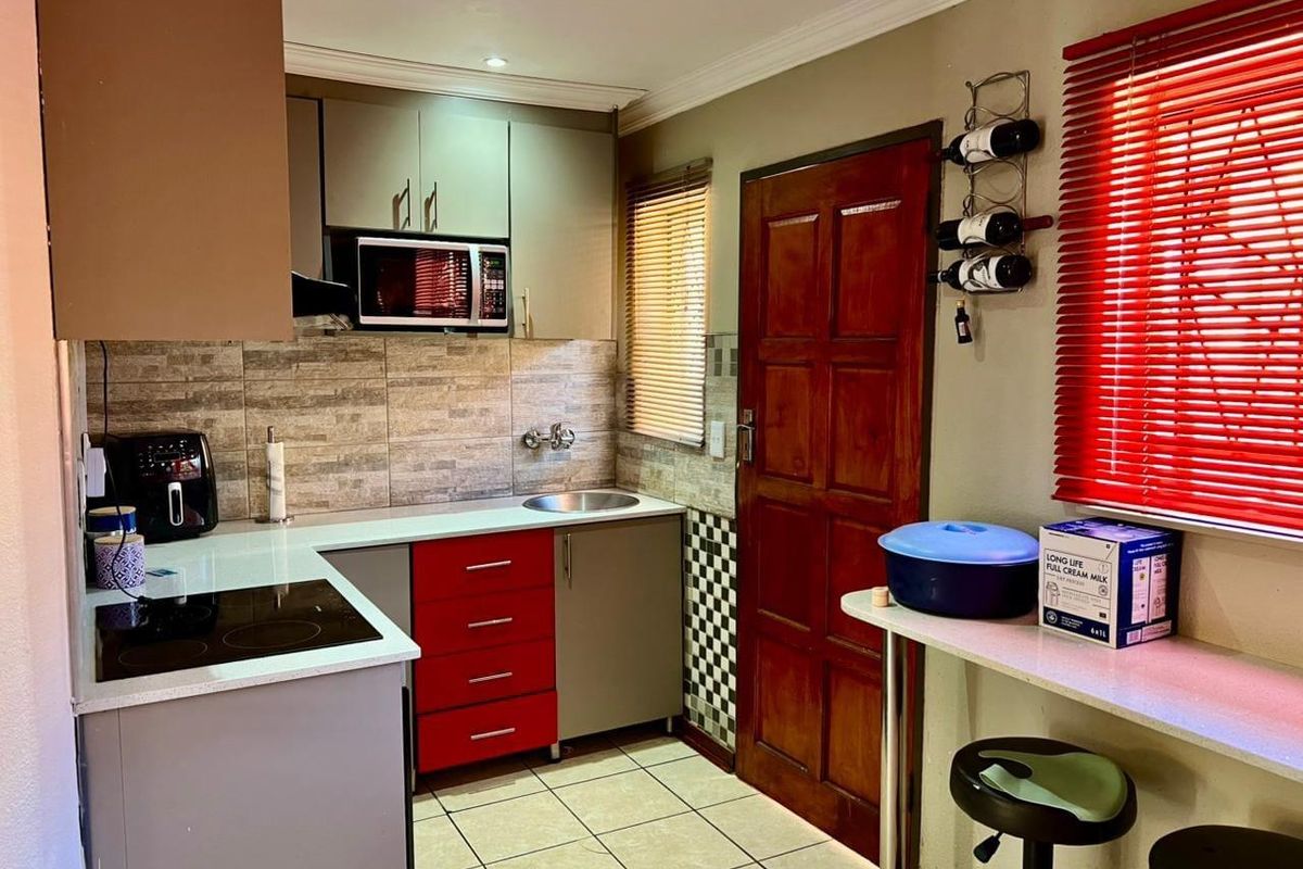 Move in ready 3 bedrooms house for sale in Soshanguve AA - Photo 2