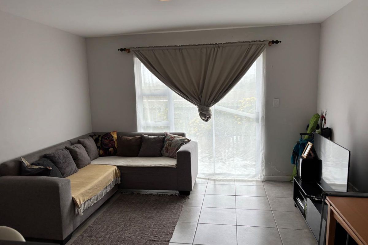 Stylish and Secure: 2-Bedroom Apartment in Eersteriver! - Photo 2
