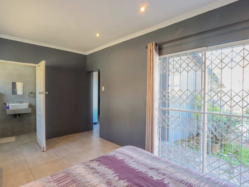 Modern Split-Level Family Home with Poolside Entertaining & Immaculate Finishes! - Photo 10