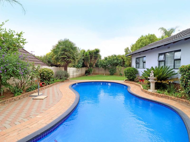 Large Family home for the Entertainer - Photo 8