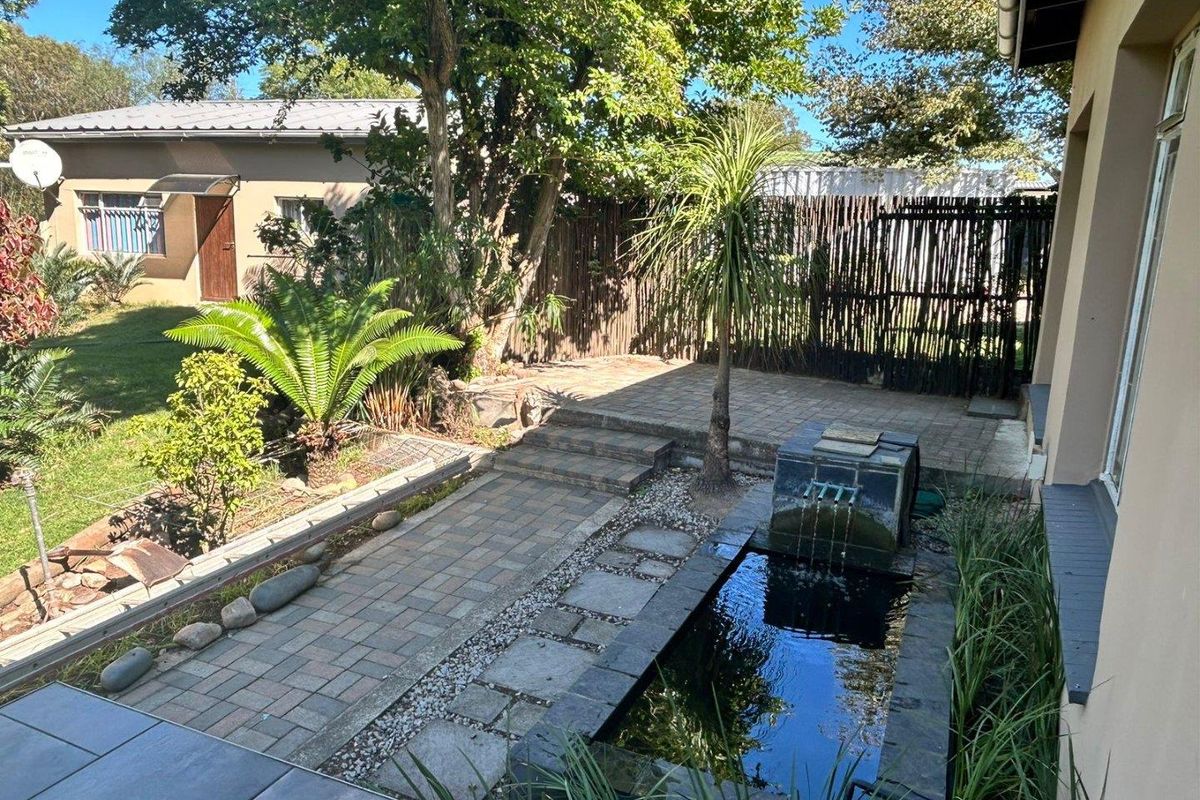 STUNNING 4 BEDROOM HOUSE WITH INCOME POTENTIAL - Photo 2