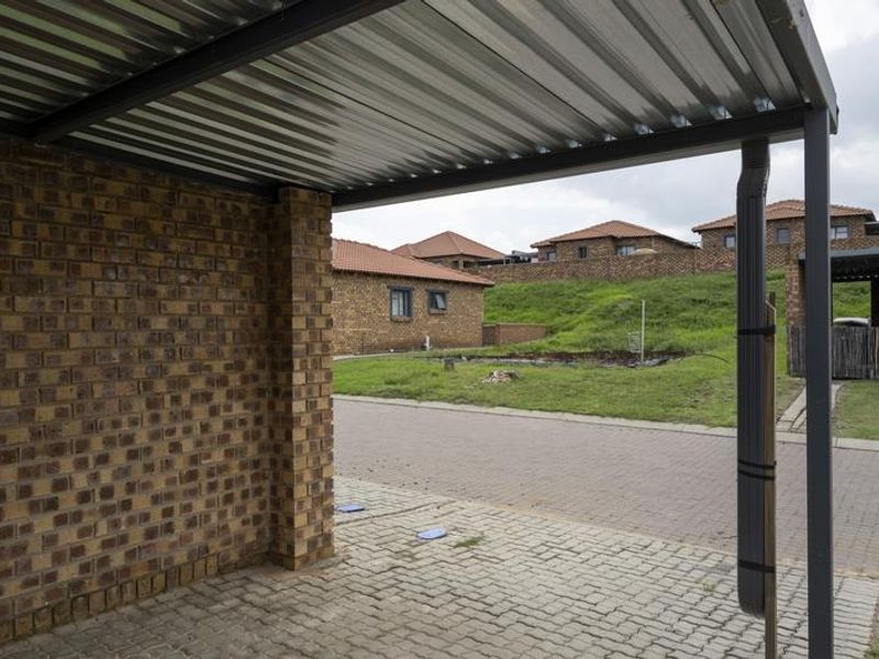 24 FULL TITLE MODERN 2-BEDROOM SIMPLEX UNITS AVAILABLE - Photo 5