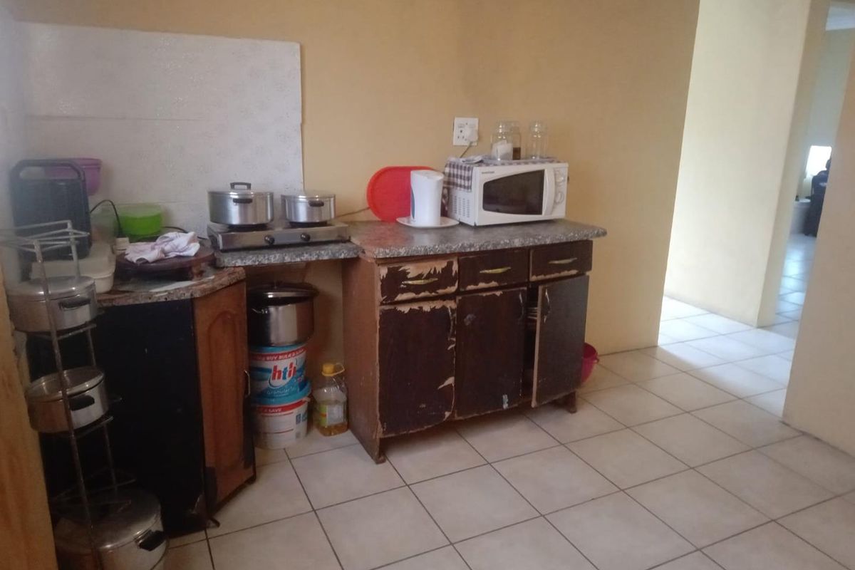 Charming 2-Bedroom Home in Umlazi: Ideal for Family Living or Investment - Photo 5