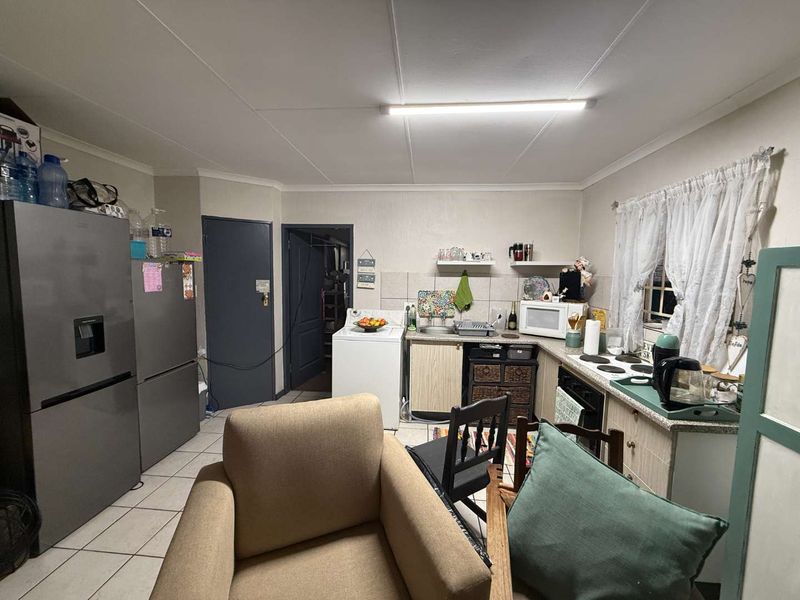 1 BED 1 BATH 1 CARPORT GROUND UNIT WITH GARDEN - Photo 9