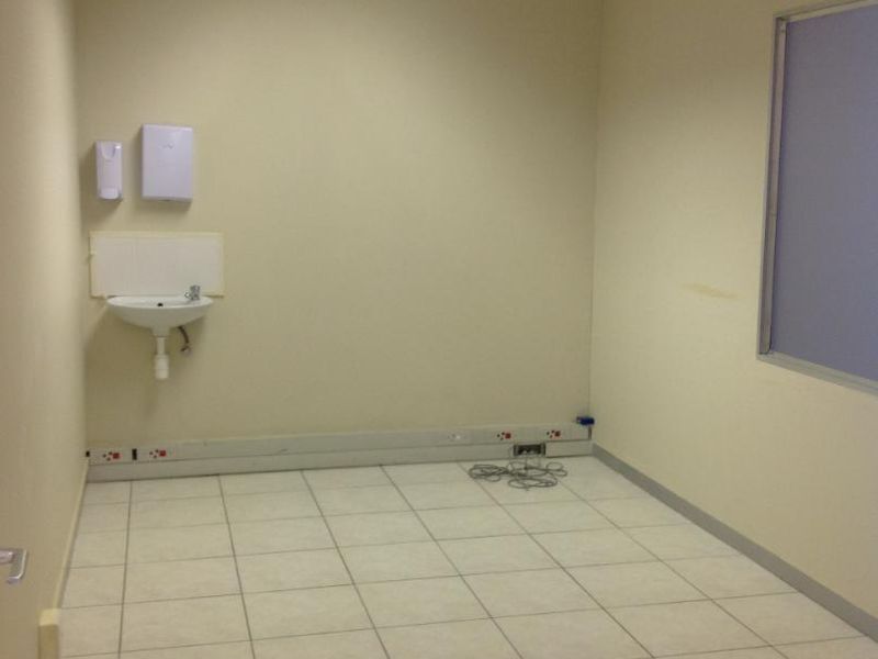 TO LET:  WINDHOEK WEST - WEST CARE MEDICAL CENTRE - Photo 3