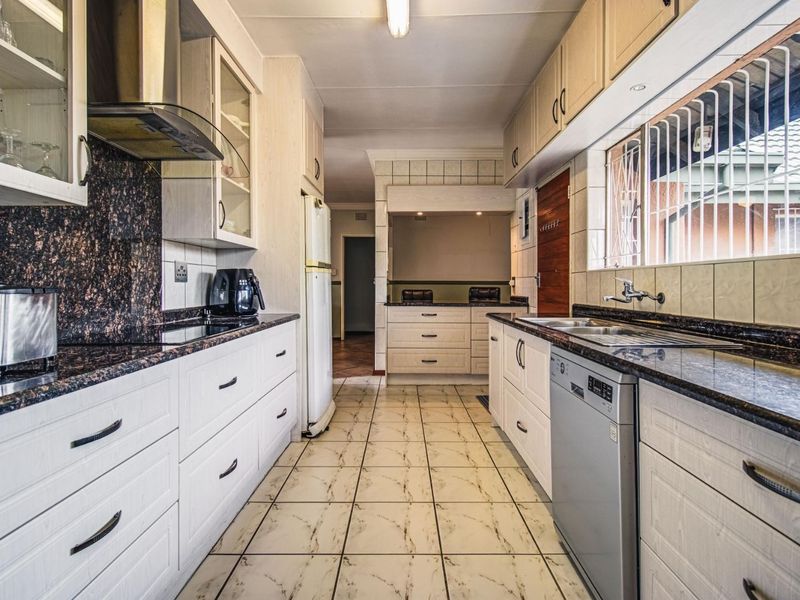 Corner Comfort Meets Family Living in the Heart of Atlasville! - Photo 7