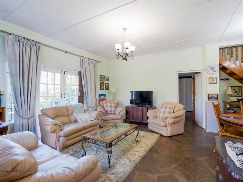 Family home with cottage - Photo 5