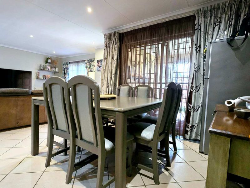 Spacious 3-Bedroom simplex for Sale in Equestria - Photo 5