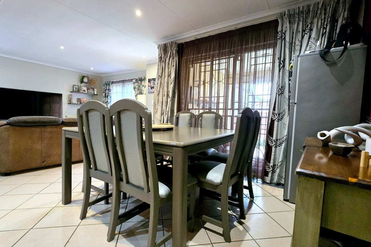 Spacious 3-Bedroom simplex for Sale in Equestria - Photo 5