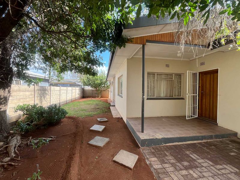Spacious and immaculate family home in sought after area - Photo 1
