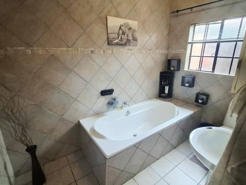 Spacious, Secure & Ready to Welcome You Home - Photo 9