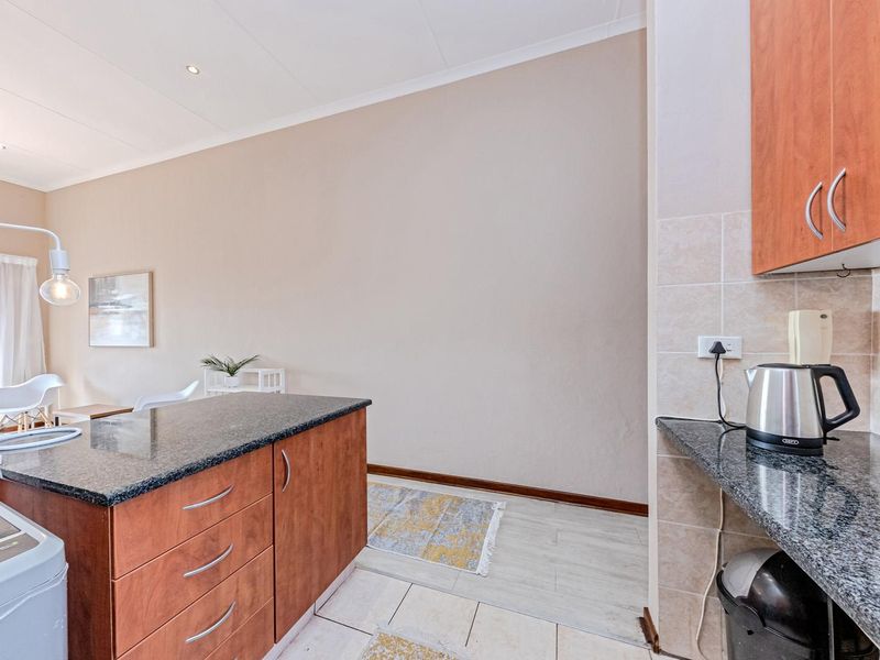 Enjoy Fresh Air And  Views From Your Balcony - No Transfer Costs - Photo 10