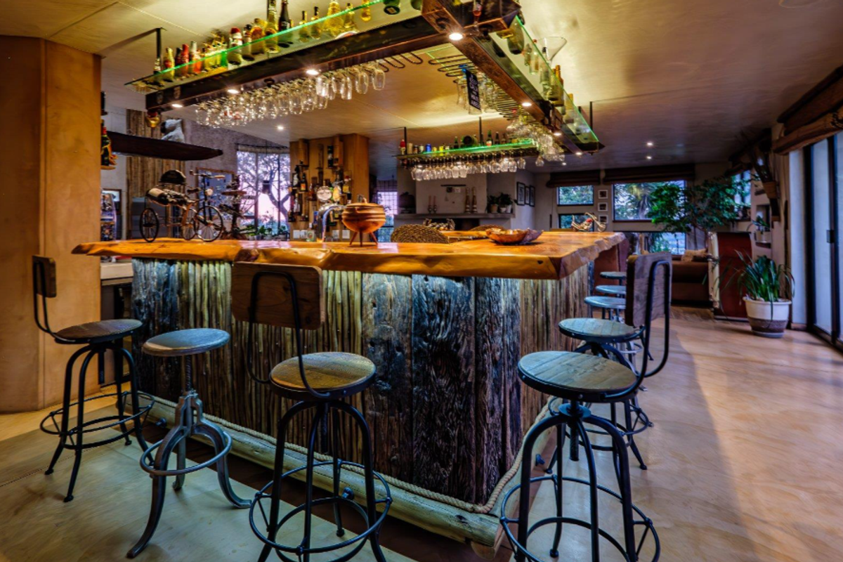 Discover Glenvista's Pinnacle of Luxury Living! - Photo 3