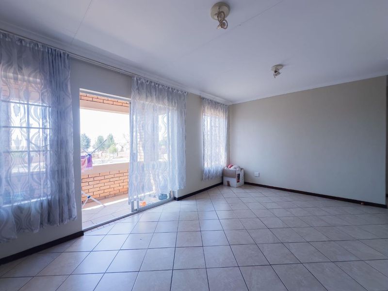 2 Bedroom Townhouse With A Balcony - Photo 6